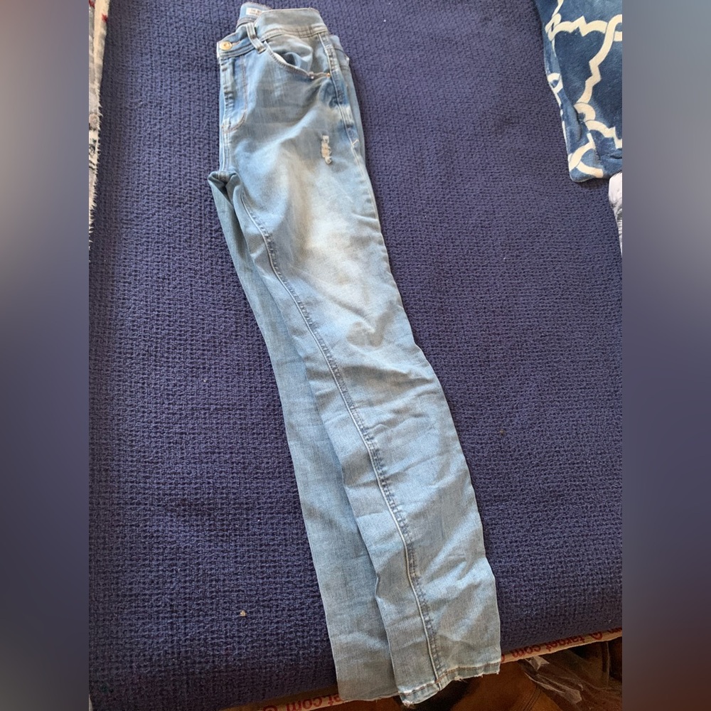 Kensie Distressed Light Blue Skinny Jeans - Picture 4 of 4
